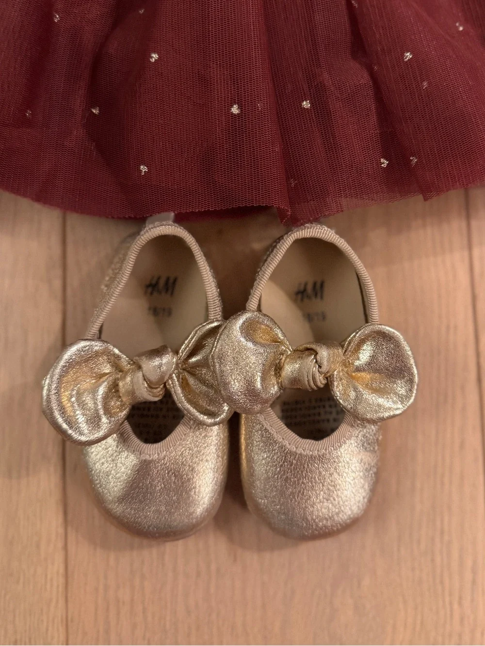 Girls H&M Sparkly Tulle Dress with Gold Accent Shoes (12M)